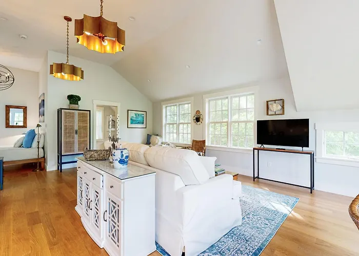 Coveside Carriage House